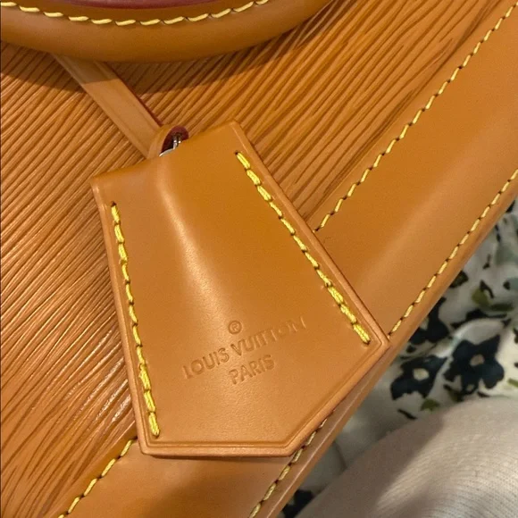 Louis Vuitton Alma BB Epi Leather - Picture 9 of 11